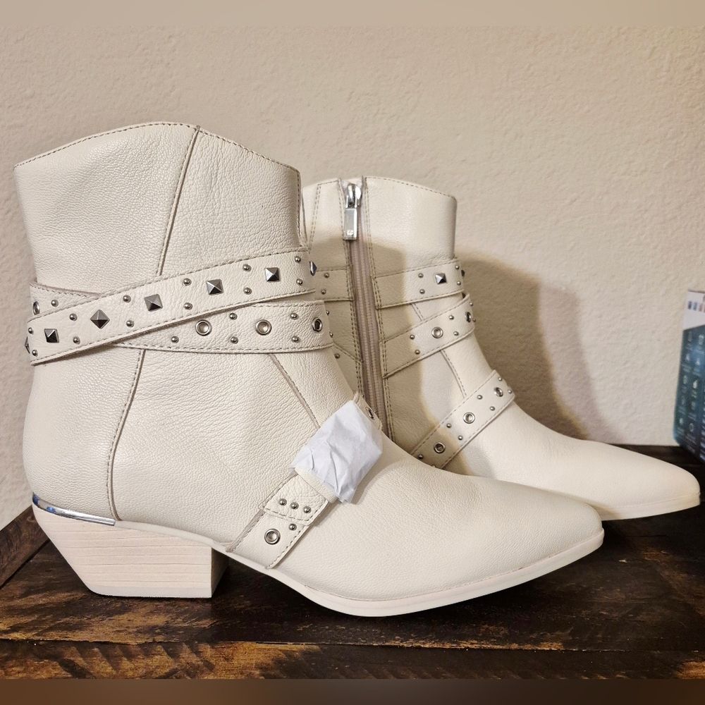 Kenneth Cole Cheyenne Leather Stud Bootie - White Size 7.5